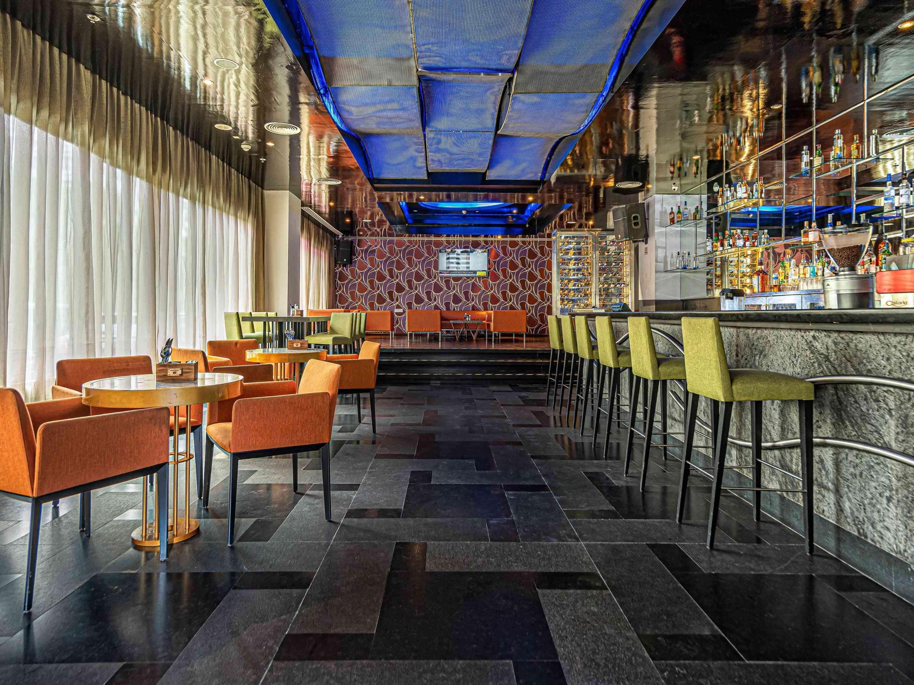 Mercure Hyderabad Kcp Banjara Hills, An Accor Hotel Exterior foto The bar at the 101 bar